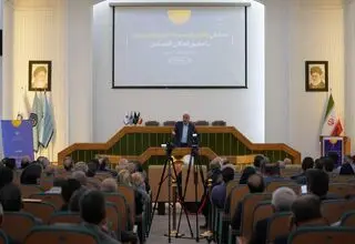 اقتصاد ایران با واگذاری مدیریتی بنگاه‌ها و تمرکززدایی نجات پیدا می کند