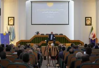 اقتصاد ایران با واگذاری مدیریتی بنگاه‌ها و تمرکززدایی نجات پیدا می کند