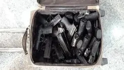 دستگیری دختر و پسر ۲۰ساله با چمدان اسلحه 