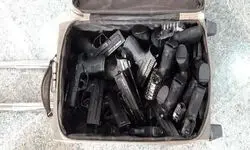 دستگیری دختر و پسر ۲۰ساله با چمدان اسلحه 