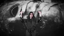 «مونا فرجاد» روی صحنه تئاتر لبخند می‌رود