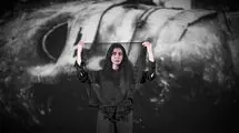 «مونا فرجاد» روی صحنه تئاتر لبخند می‌رود