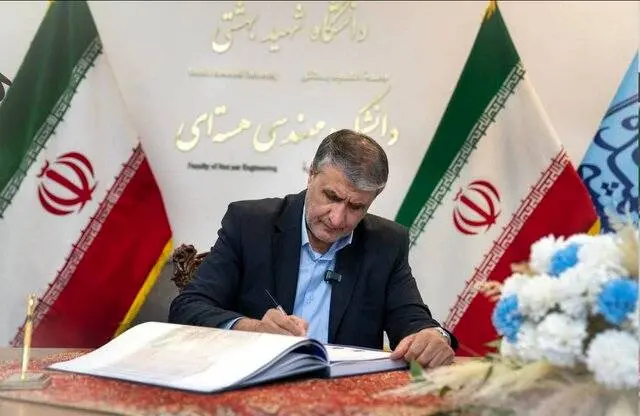 امضای دفتر یادبود «شهدای هسته‌ای» در دانشگاه شهید بهشتی