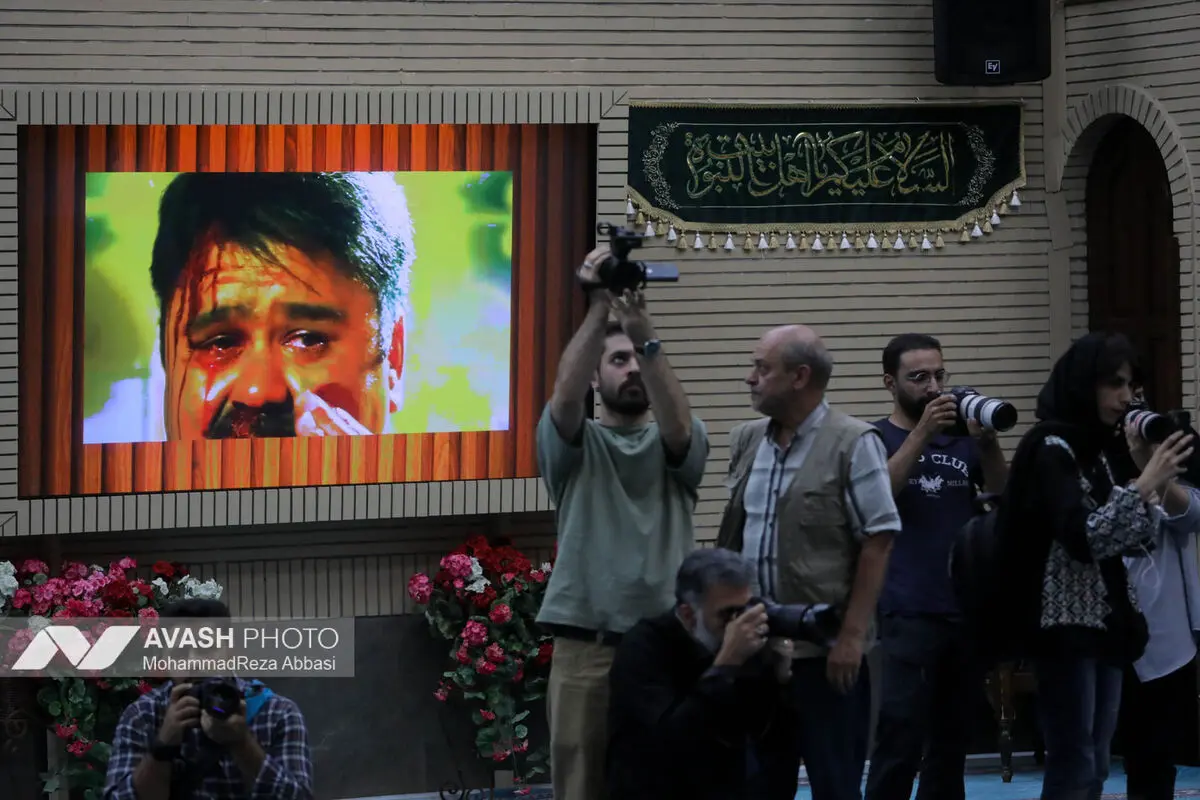مراسم یادبود مرحوم «اکبر عبدی» در مسجد بلال صدا و سیما