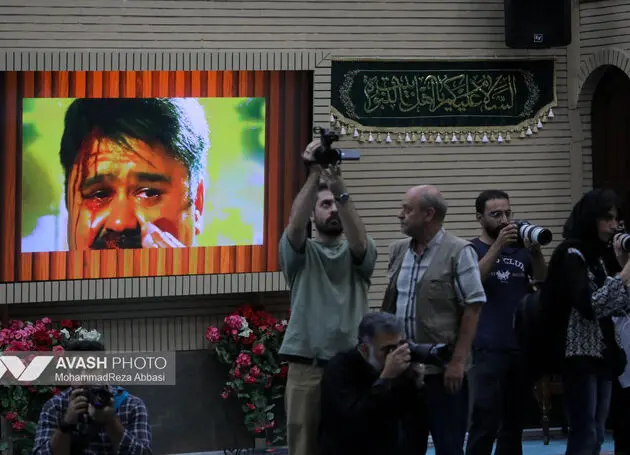 مراسم یادبود مرحوم «اکبر عبدی» در مسجد بلال صدا و سیما 
