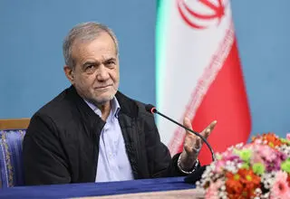 پزشکیان: انقلاب اسلامی از همان ابتدا قربانی ترور بود/رسانه های بی انصاف ما را عامل ناآرامی در منطقه معرفی می‌کنند