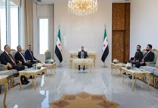 دیدار وزیر کشور ترکیه با رئیس دوره انتقالی سوریه در دمشق