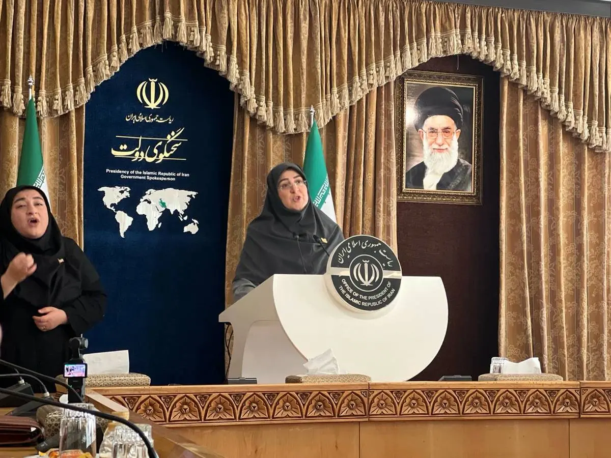 مهاجرانی: ذخایر استراتژیک داروهای کشور در وضعیت کاملاً مطلوب است/ قیمت تمام شده بنزین لیتری 70 هزار تومان است