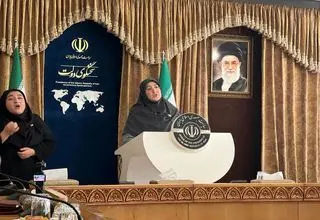 مهاجرانی: ذخایر استراتژیک داروهای کشور در وضعیت کاملاً مطلوب است/ قیمت تمام شده بنزین لیتری 70 هزار تومان است