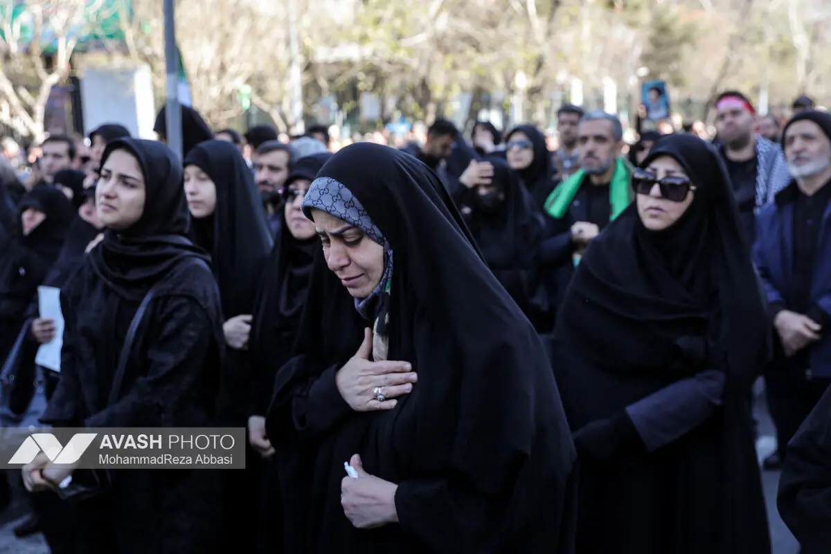 تجمع سوگواران رهبر شهید انقلاب در میدان انقلاب تهران