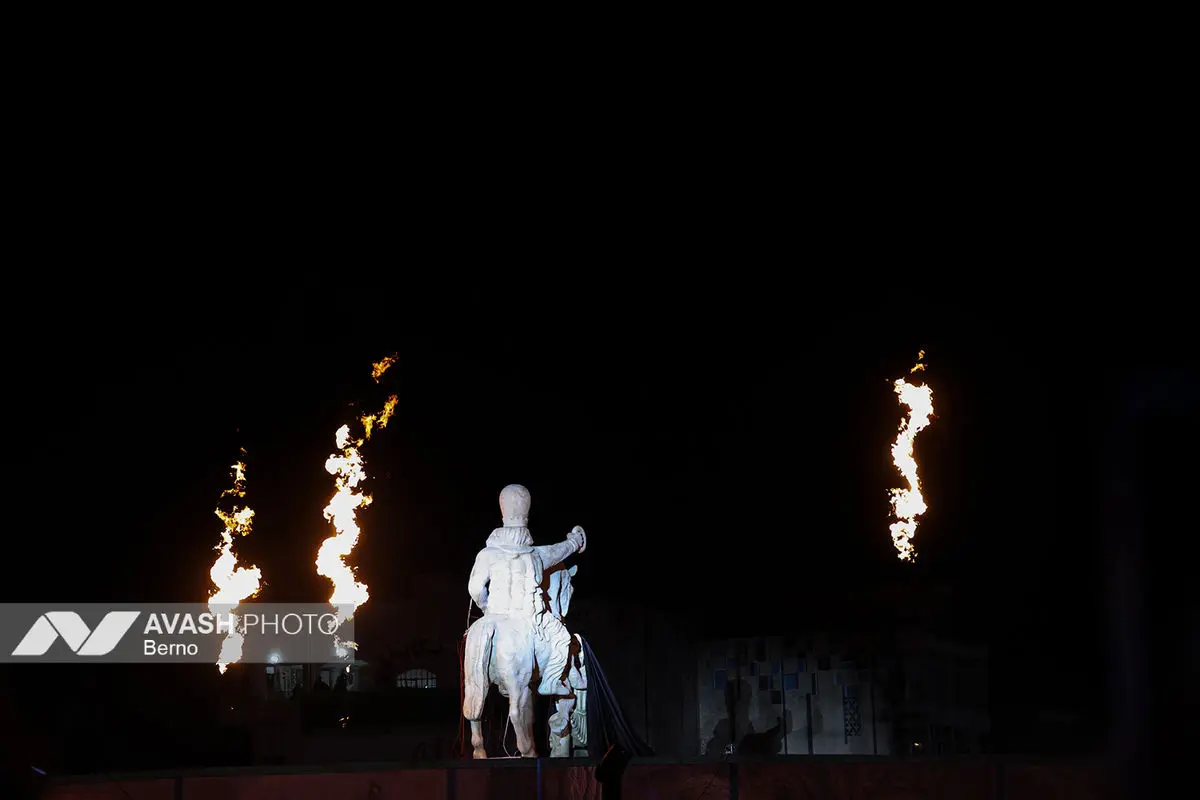 رونمایی از مجسمه «زانو زنندگان برابر ایران»