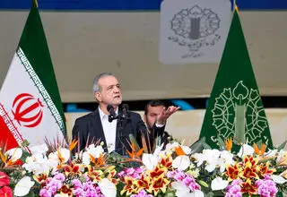 هیچ ایرانی از دشمن طلب نمی‌کند که بیاید و مشکل داخل را حل کند