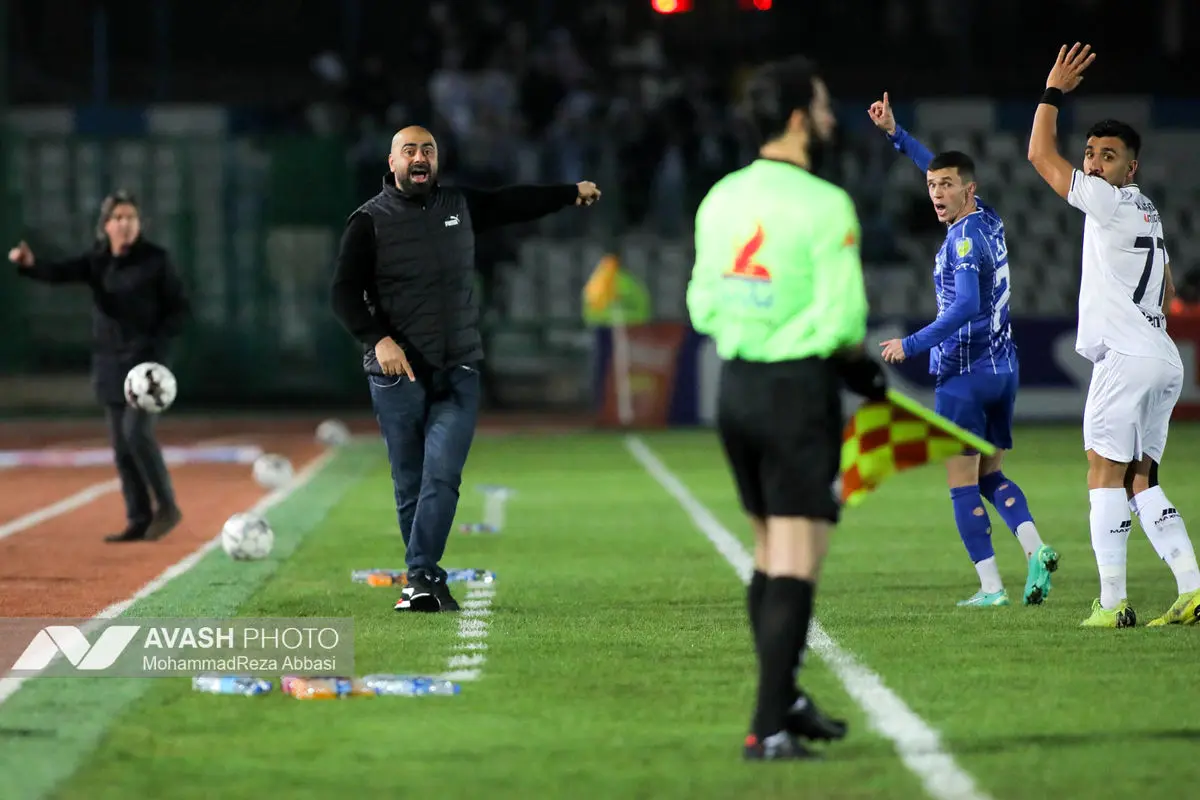 دیدار تیم های فوتبال استقلال تهران و ملوان بندر انزلی