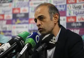 سرمربی سپاهان: نباید گول شرایط اخیر استقلال را بخوریم/ بازیکنانم بی‌انگیزه نیستند
