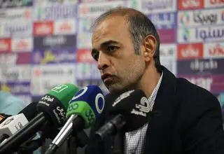 سرمربی سپاهان: نباید گول شرایط اخیر استقلال را بخوریم/ بازیکنانم بی‌انگیزه نیستند