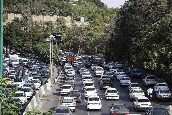 ترافیک پرحجم و سنگین در اکثر معابر تهران