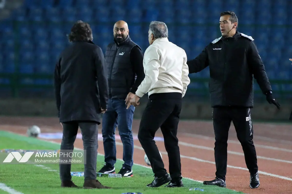 دیدار تیم های فوتبال استقلال تهران و ملوان بندر انزلی