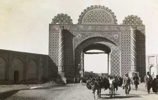 فیلم/ میدان گمرک تهران و حوالی آن ۱۰۲ سال پیش