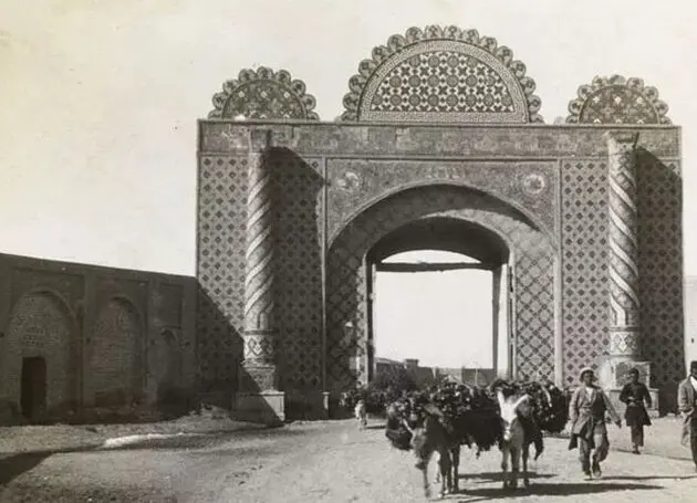 فیلم/ میدان گمرک تهران و حوالی آن ۱۰۲ سال پیش