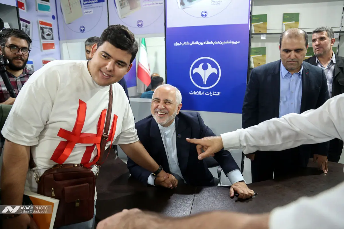 میهمان غرفه انتشارات اطلاعات در سی و ششمین نمایشگاه بین المللی کتاب