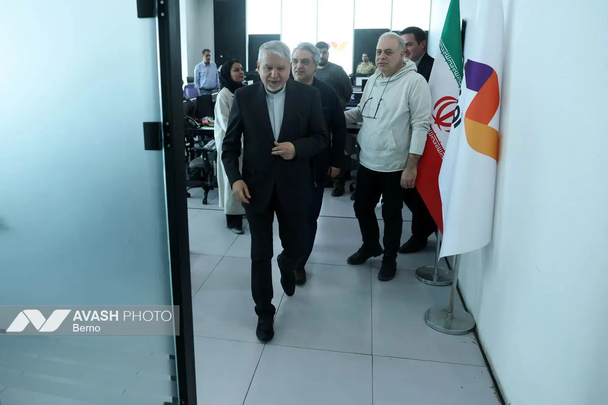 بازدید سیدرضا صالحی امیری از تحریریه آوش