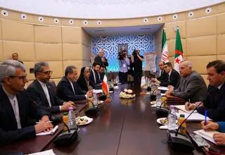 روایت تهران از مذاکره عراقچی و وزیر خارجه الجزایر 
