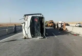 مرگ و مصدومیت ۱۳ کارگر در پی واژگونی یک مینی‌بوس در مصر