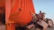 تصادف پراید و تریلی بخاطر تمام شدن بنزین!
