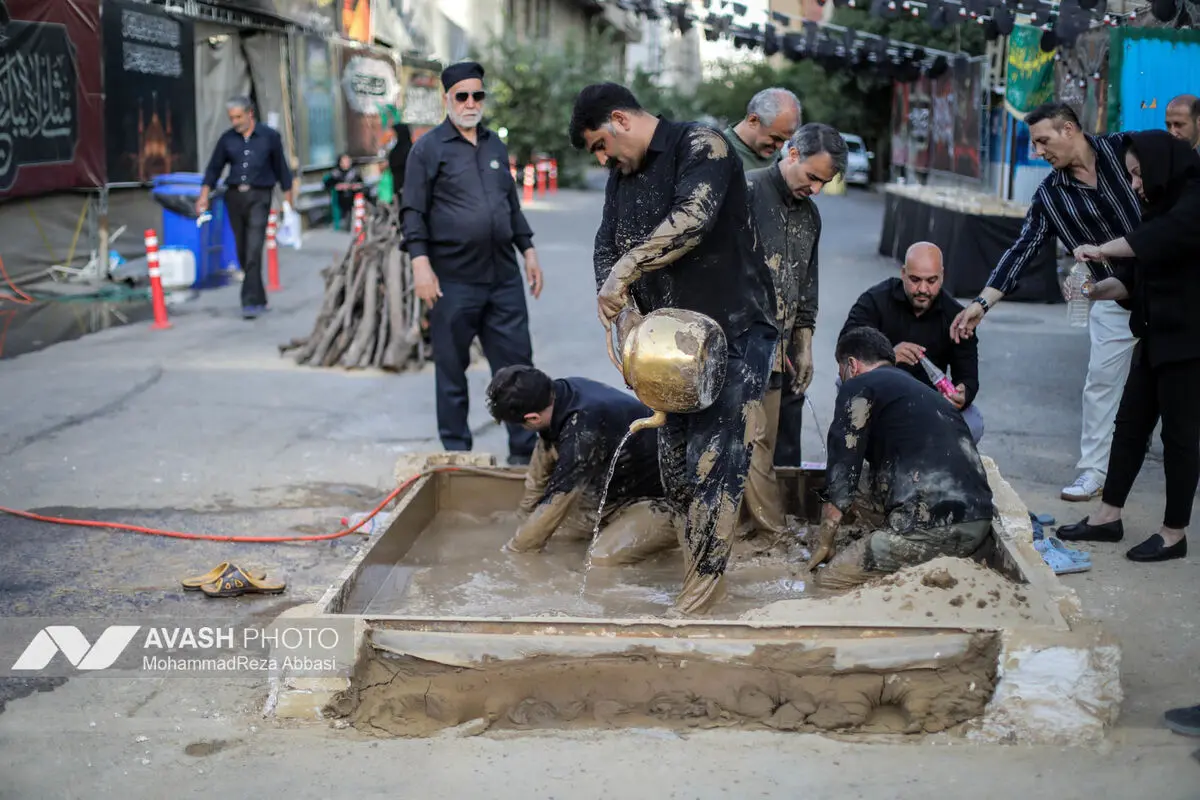 آئین سنتی گل مالی لرستانی های مقیم تهران در روز عاشورا
