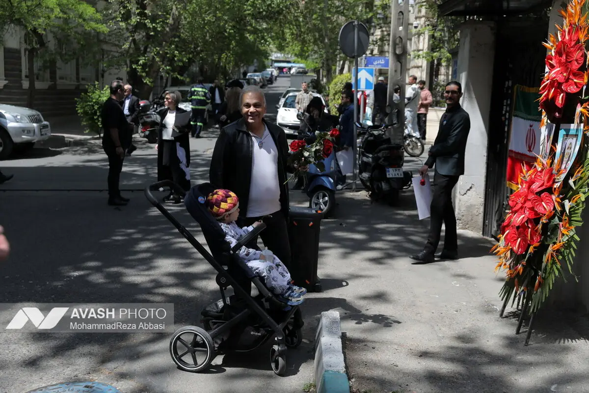 یادمان کودکان شهید مدرسه میناب روبروی سفارت اسپانیا