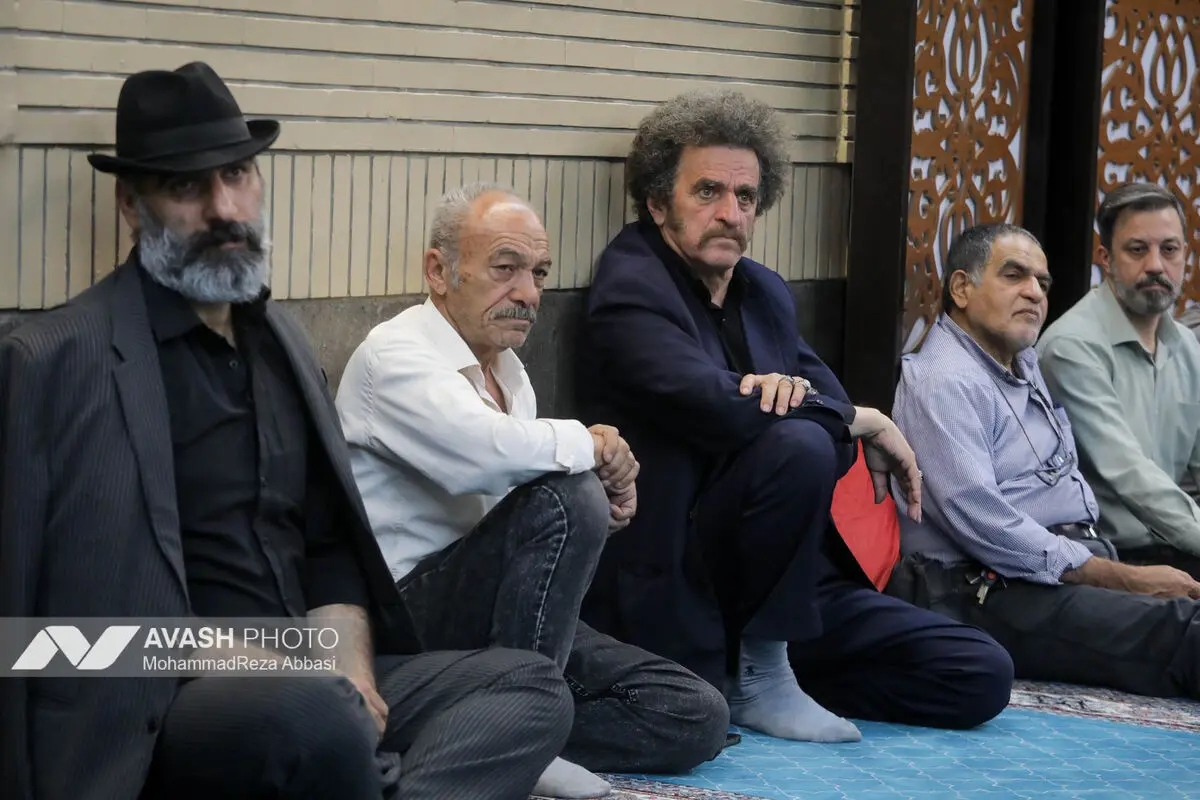 مراسم یادبود مرحوم «اکبر عبدی» در مسجد بلال صدا و سیما