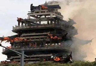 معبد ۱۵۰۰ ساله کاملاً در آتش سوخت + عکس