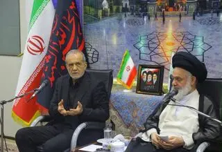 پزشکیان خطاب به اعضای جامعه مدرسین حوزه علمیه قم: توافق در هماهنگی کامل با رهبر انقلاب انجام شد