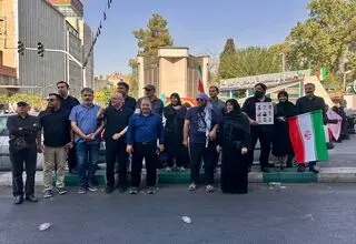 حضور جمعی از فعالان سیاسی اصلاح‌طلب در مراسم تشییع رهبر شهید + عکس 