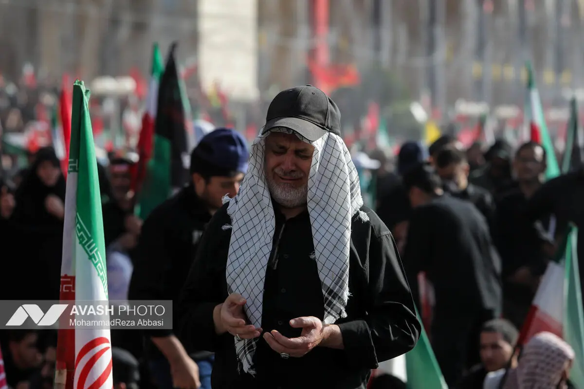 اقامه نماز بر پیکر رهبر شهید انقلاب در مصلای تهران