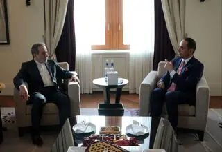 دیدار وزیر امور خارجه جمهوری اسلامی ایران با نخست‌وزیر و وزیر خارجه قطر 
