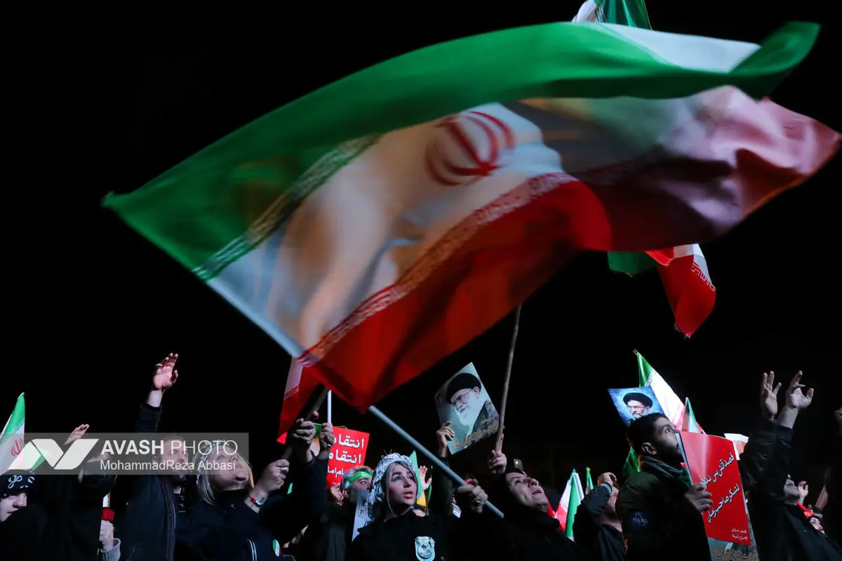 هفتمین شب تجمع مردم تهران در سوگ رهبر شهید