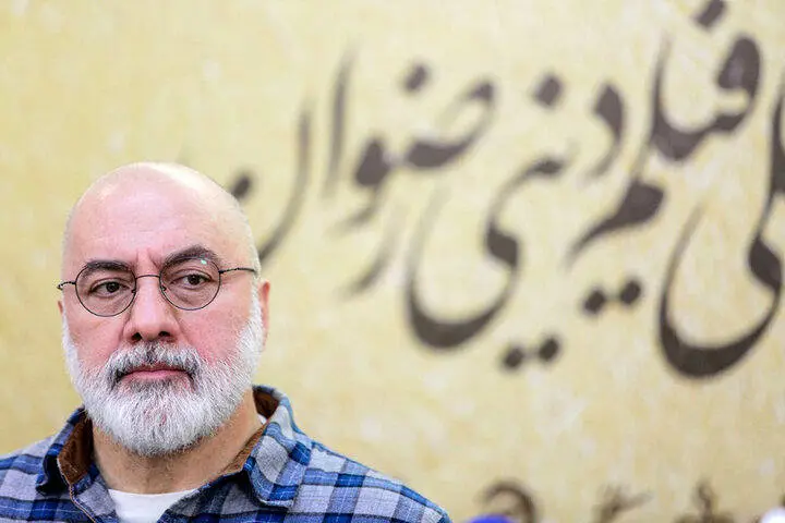 فرهاد قائمیان بازیگر سینما: آماده سربازی برای ایرانم؛ هنرمندان در این مقطع به همگرایی برسند