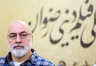 فرهاد قائمیان بازیگر سینما: آماده سربازی برای ایرانم؛ هنرمندان در این مقطع به هم‌گرایی برسند