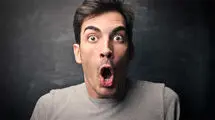 حرکات اکروباتیک و خطرناک دختر جوان روی سیم‌های بین ساختمان