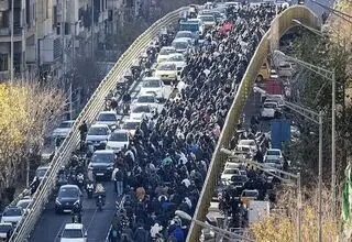 فیلم لحظه آتش زدن خودروی پراید در قم