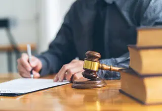 رسیدگی به پرونده روزنامه فرهیختگان در پی شکایت باشگاه پرسپولیس 