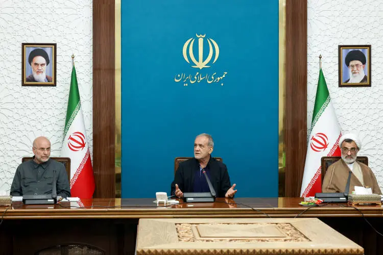 پزشکیان: وامهای قرضالحسنه و ارائه خودرو، راهحل فرزندآوری نیست