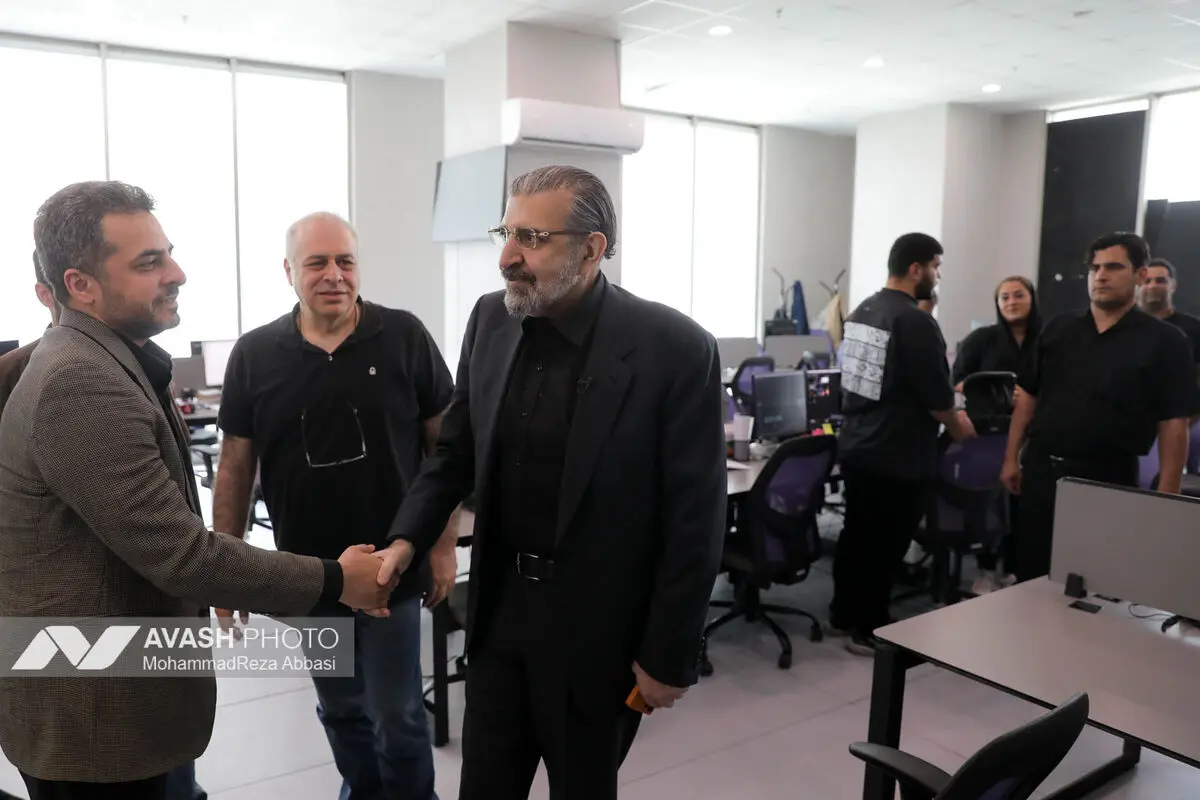 بازدید صادق خرازی از خبرگزاری آوش