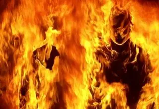 مرد کرجی زنش را داخل ماشین به آتش کشید / پلیس به موقع رسید