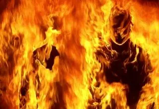 مرد کرجی زنش را داخل ماشین به آتش کشید / پلیس به موقع رسید
