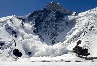 برف و بهمن در ارتفاعات/از کوهنوردی بپرهیزید