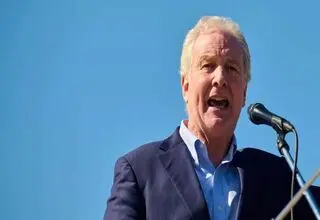 سناتور آمریکایی: جنگ ایران غیرقانونی است؛ نباید حتی یک دلار دیگر برای آن هزینه شود