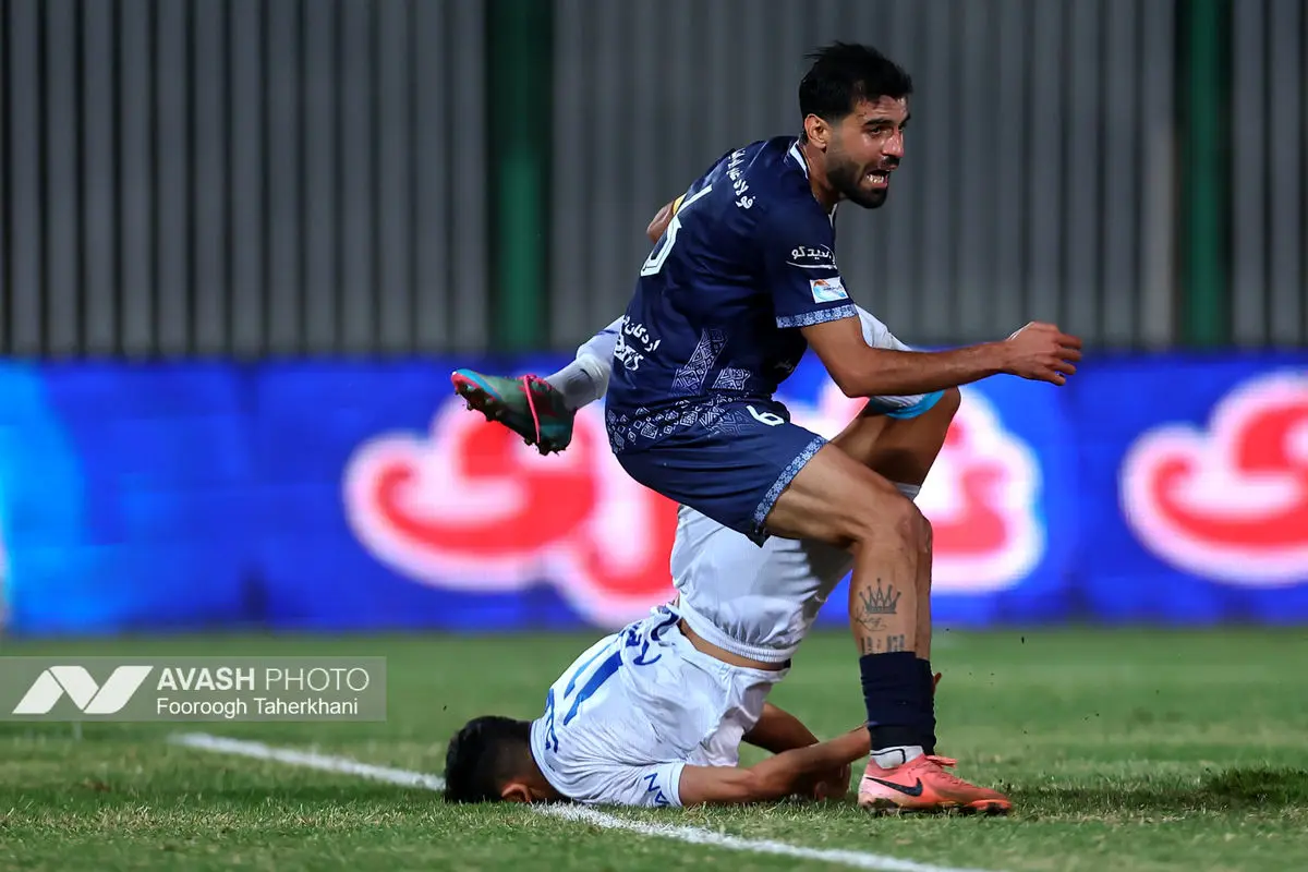 لیگ برتر فوتبال - استقلال و چادرملو