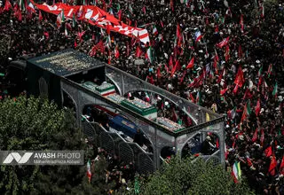 کدام مقام از پیکر رهبر شهید در مشهد استقبال کرد؟